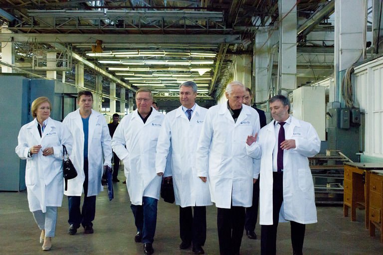 Василий Лановой провел концерт для работников завода «Авитек»