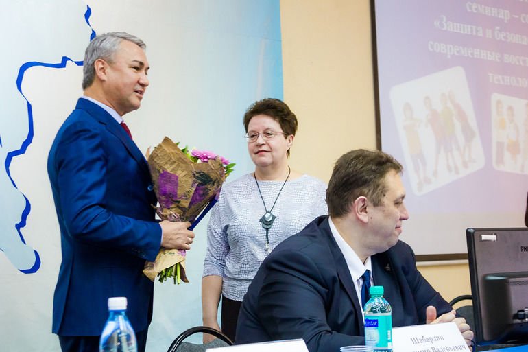 При поддержке Рахима Азимова прошел первый областной семинар по работе школьных служб примирения