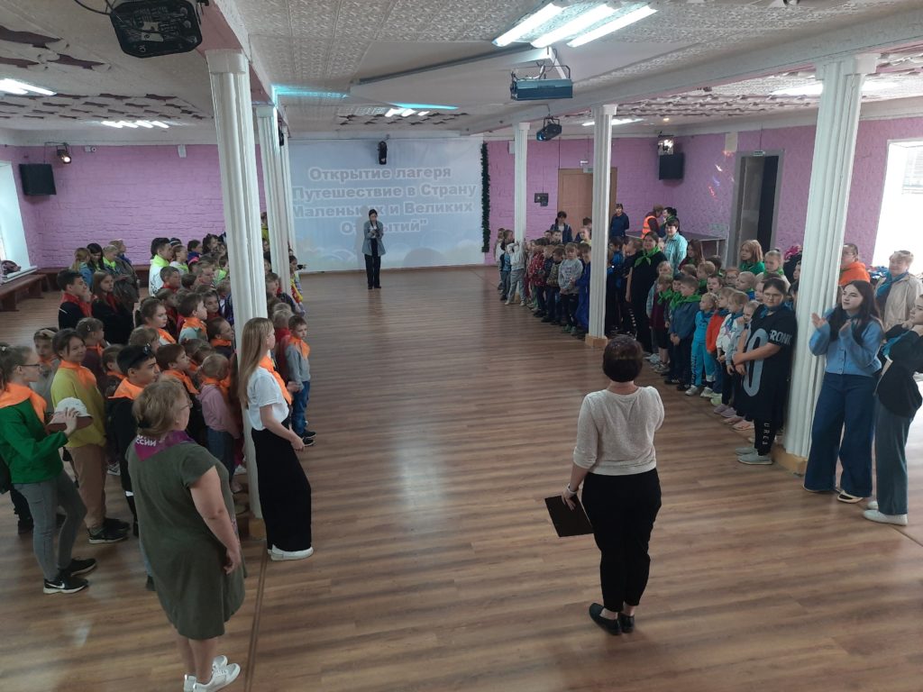 Рахим Азимов продолжает работу по поддержке районных учреждений культуры