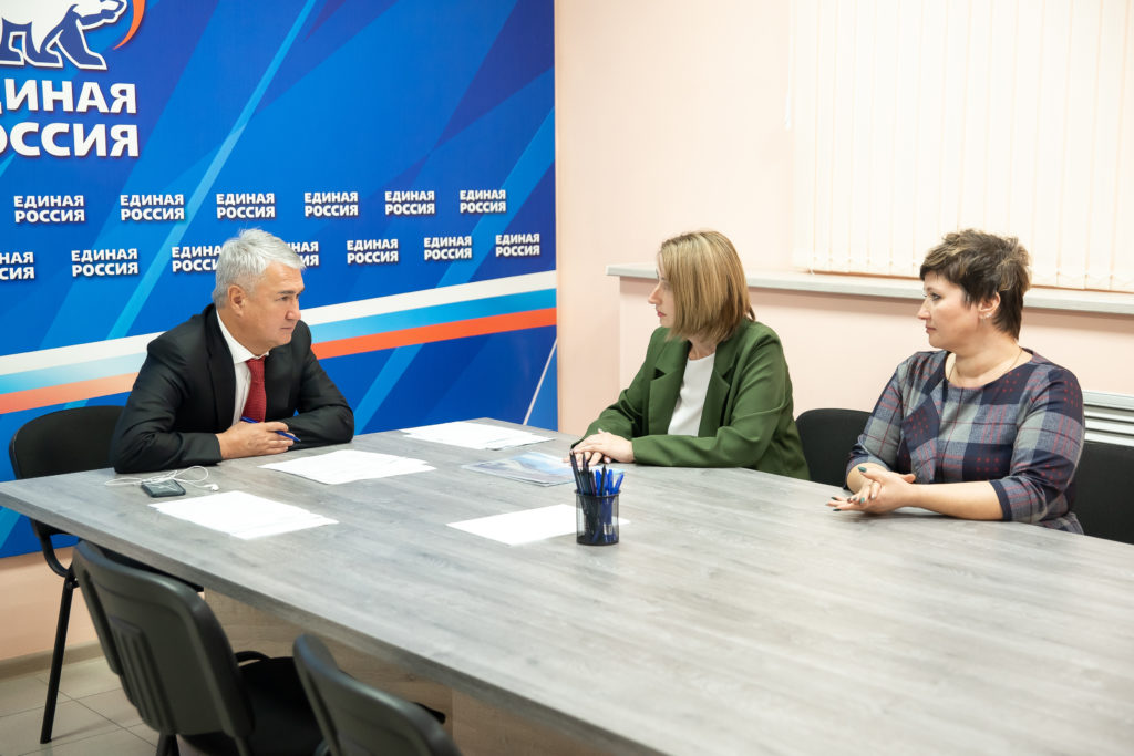Рахим Азимов поможет обновить оборудование детской спортшколы в пгт. Афанасьево