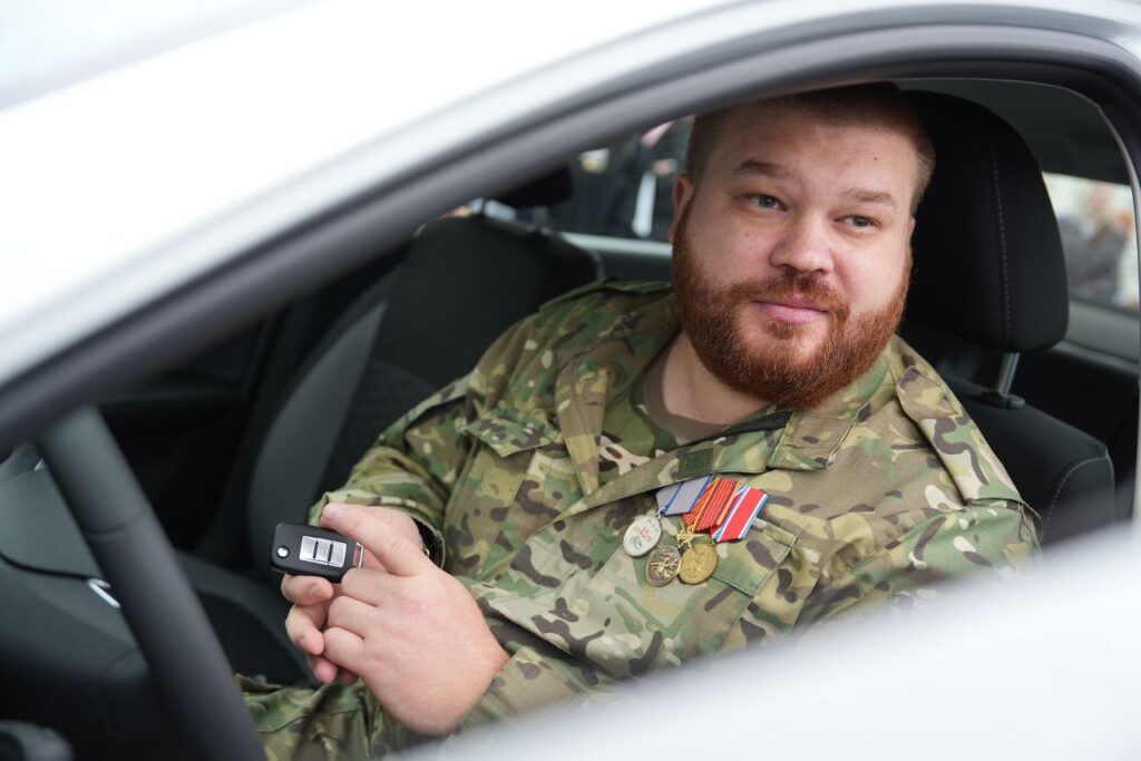 Восемь автомобилей вручено ветеранам СВО