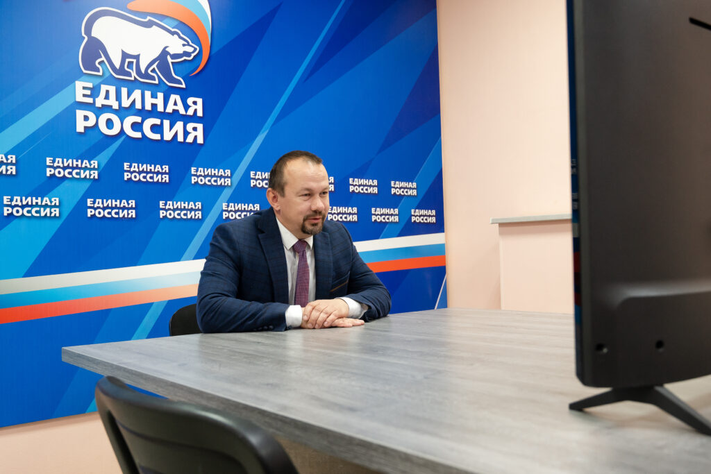 Рахим Азимов поздравил педагогов и рассказал о поддержке учителей и школ