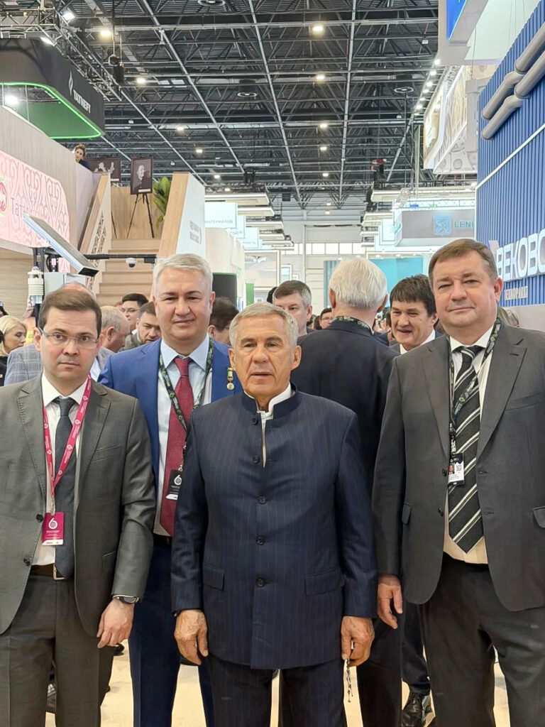 Рахим Азимов принимает участие в работе выставки «Иннопром. Центральная Азия»